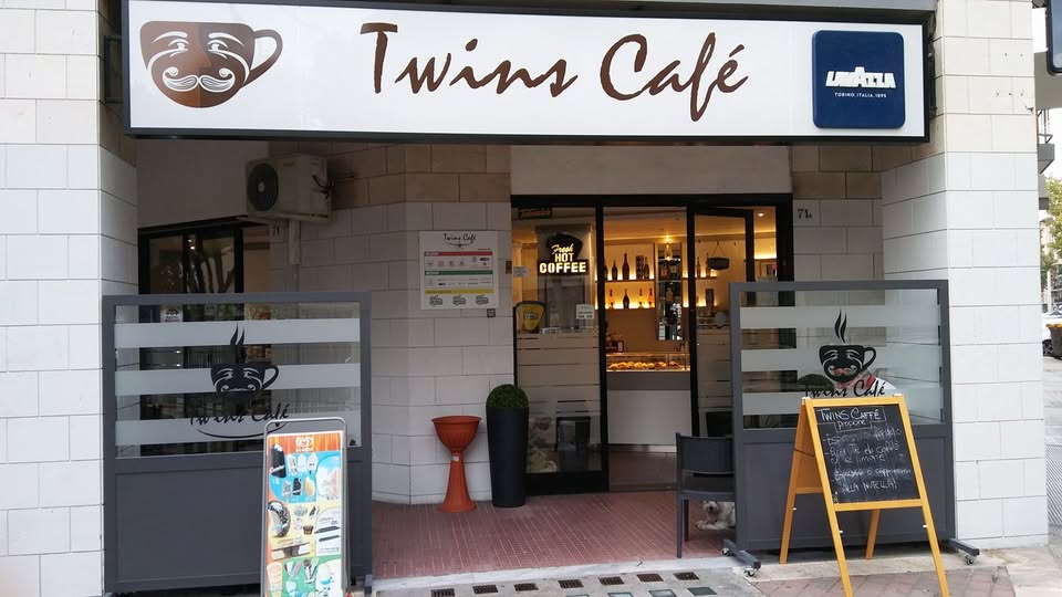 Entrance to Twins Café at Viale della Repubblica 71, Bari